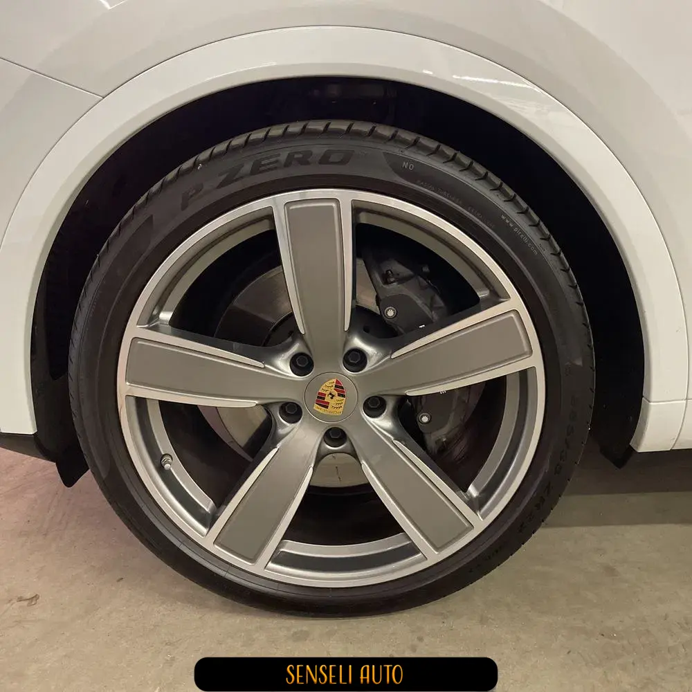 2023 Porsche Cayenne Platinum Edition