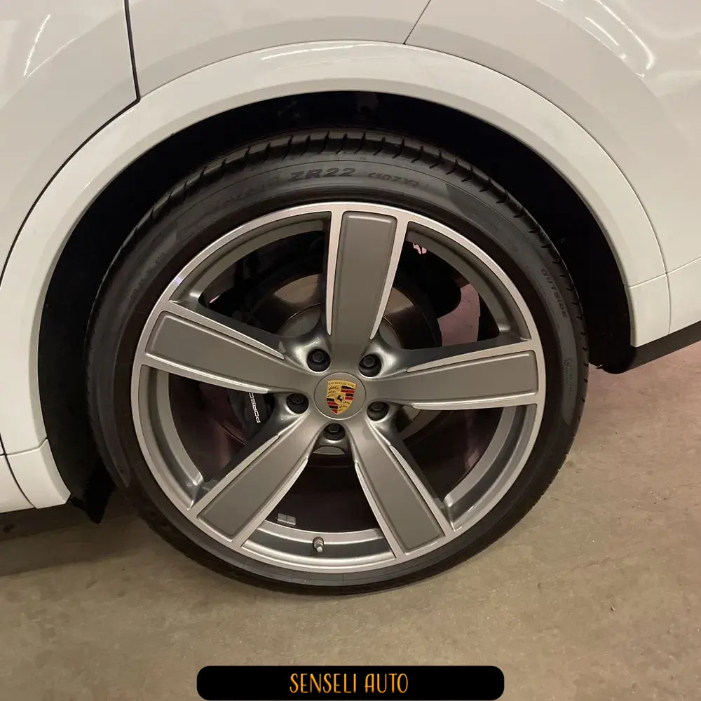 2023 Porsche Cayenne Platinum Edition
