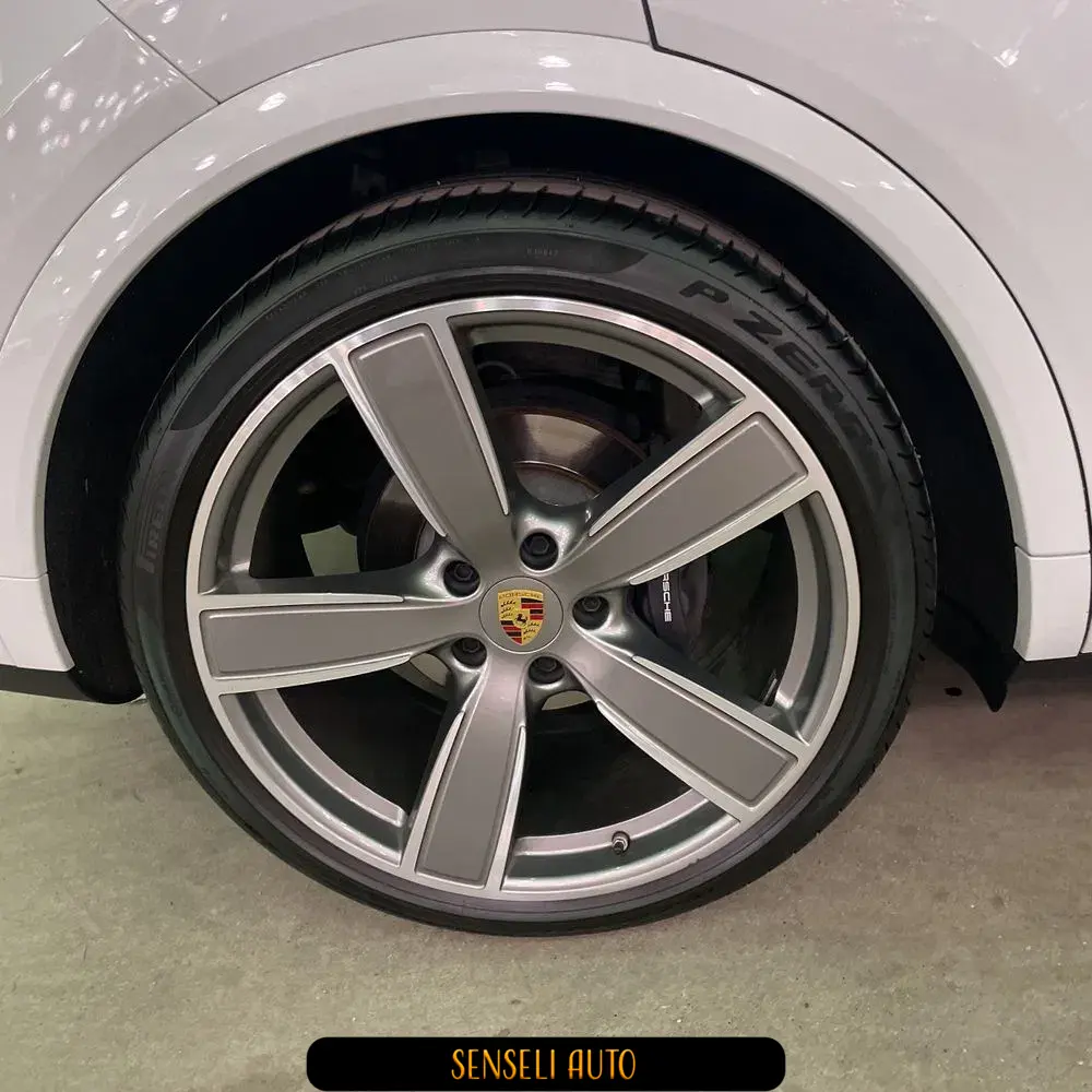 2023 Porsche Cayenne Platinum Edition
