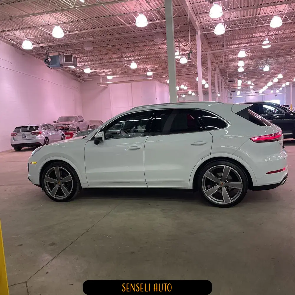 2023 Porsche Cayenne Platinum Edition