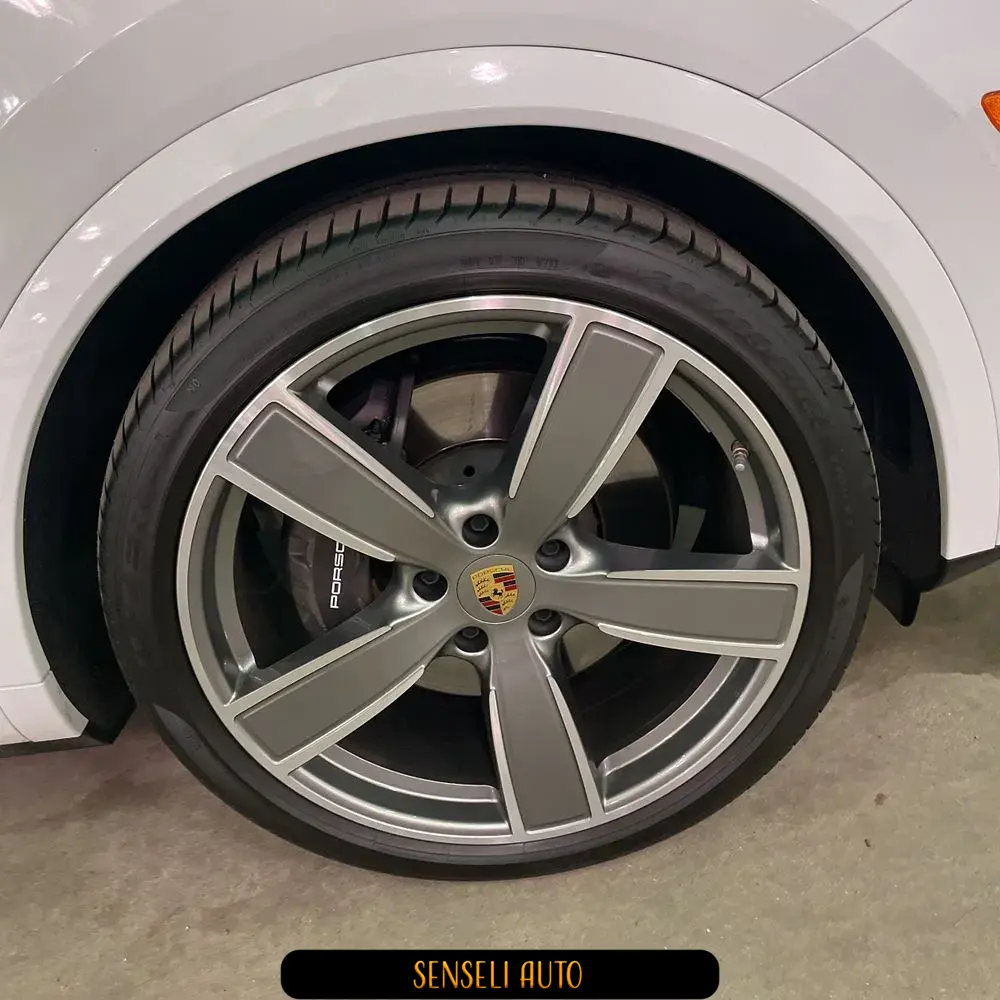 2023 Porsche Cayenne Platinum Edition