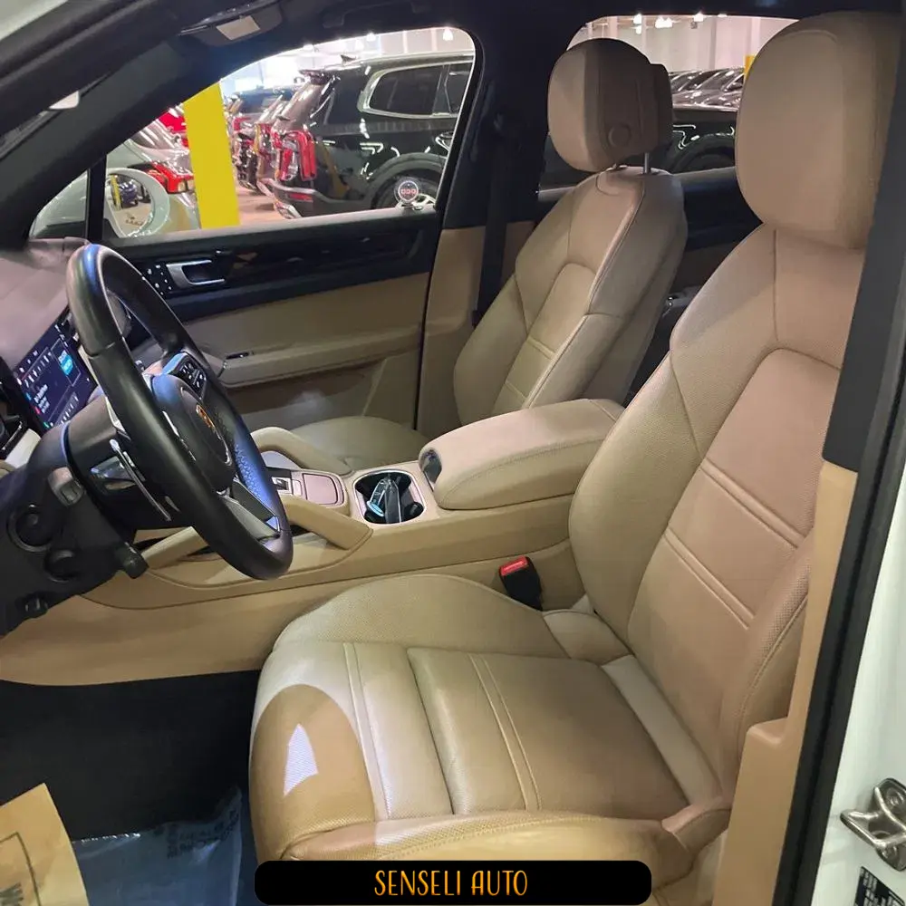 2023 Porsche Cayenne Platinum Edition