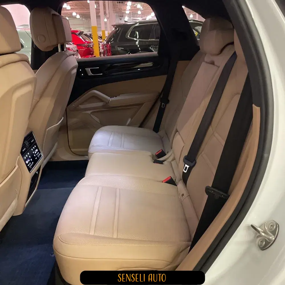 2023 Porsche Cayenne Platinum Edition