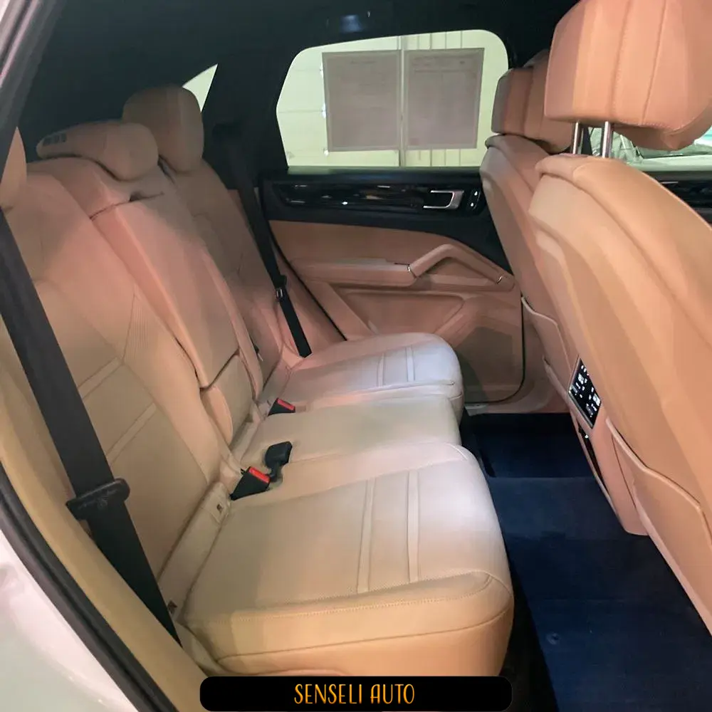 2023 Porsche Cayenne Platinum Edition