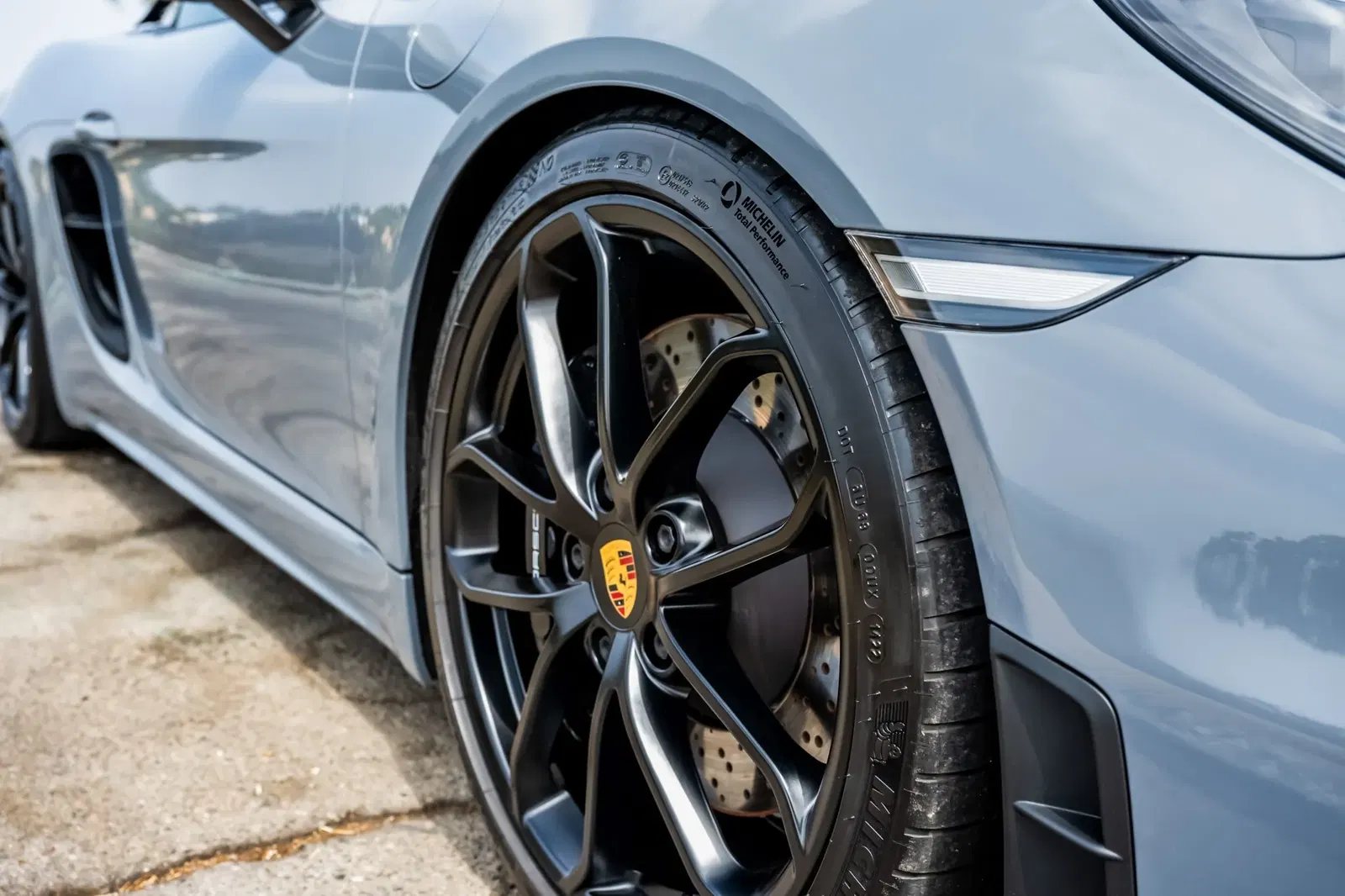 2023 Porsche 718 Spyder 6-Speed