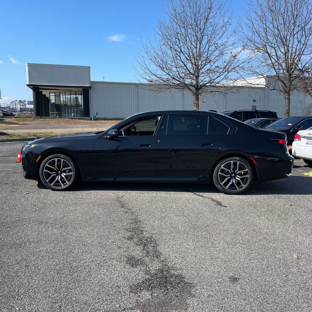 2023 BMW 7-Series 740i