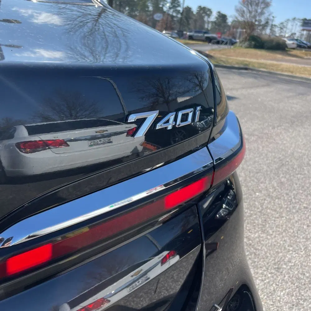 2023 BMW 7-Series 740i