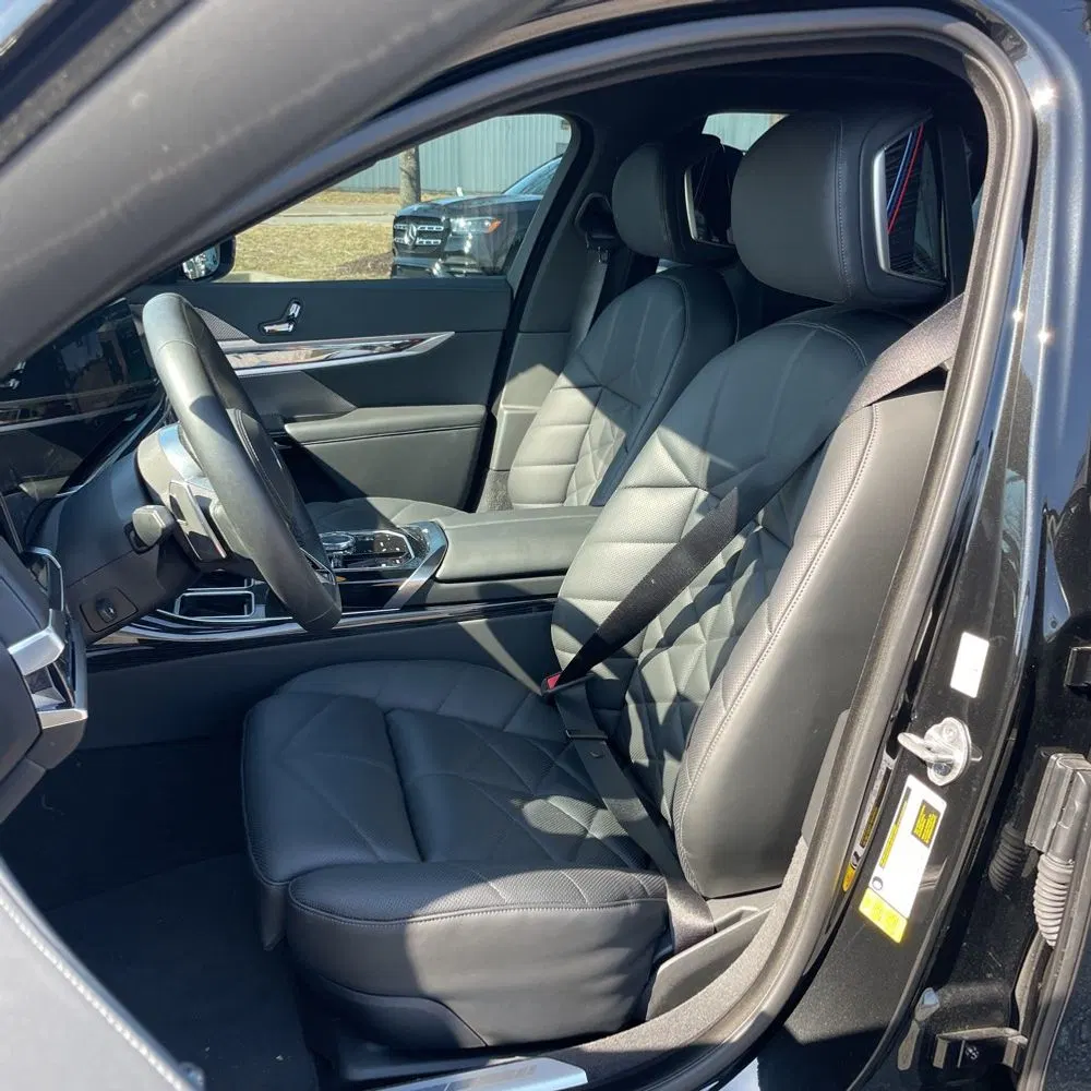 2023 BMW 7-Series 740i