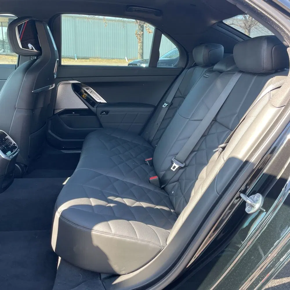 2023 BMW 7-Series 740i