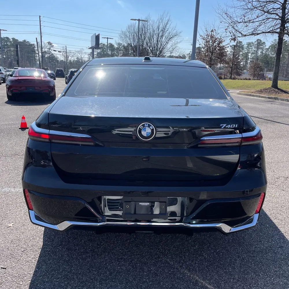 2023 BMW 7-Series 740i