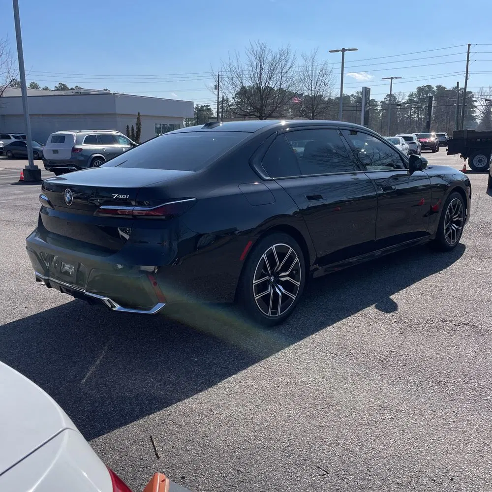 2023 BMW 7-Series 740i