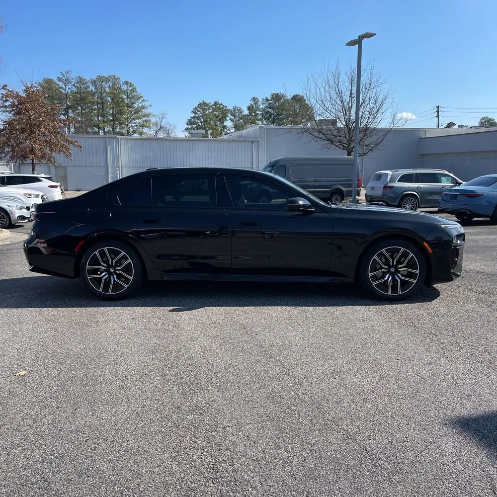 2023 BMW 7-Series 740i