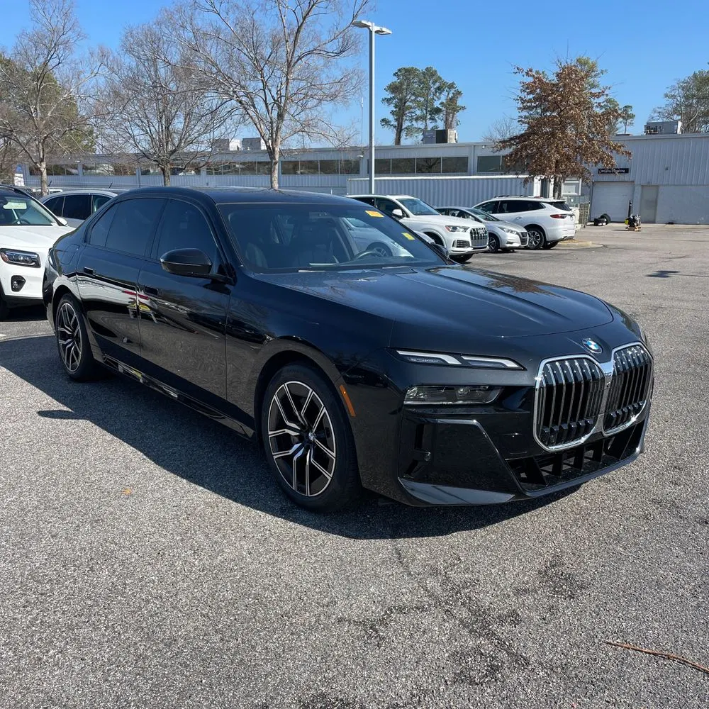 2023 BMW 7-Series 740i
