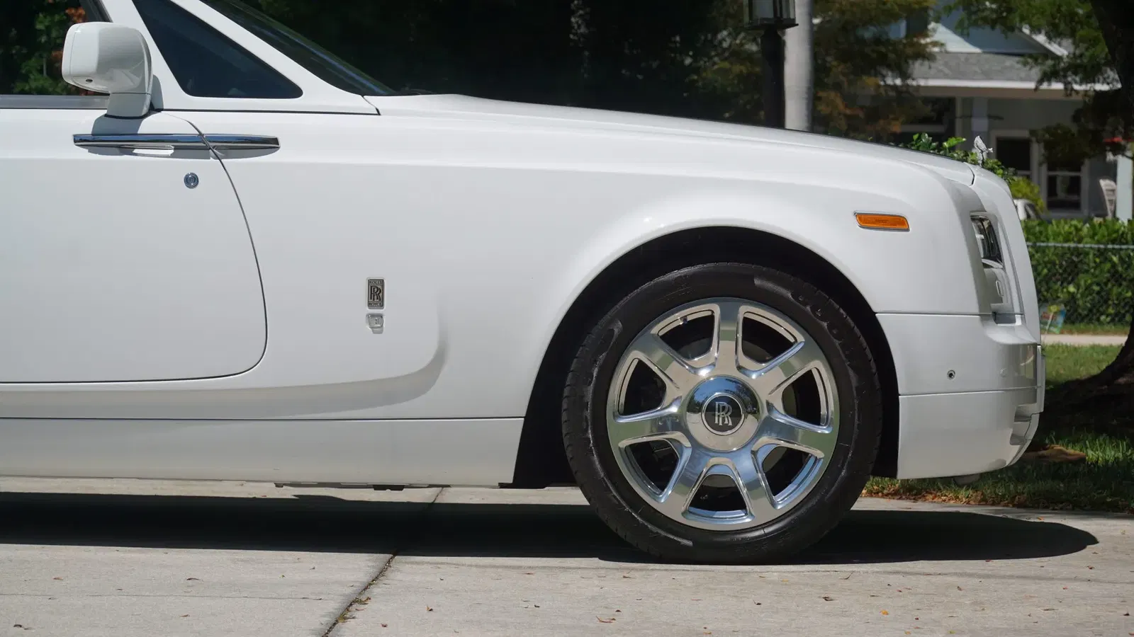 1,600-Mile 2015 Rolls-Royce Phantom Drophead Coupe