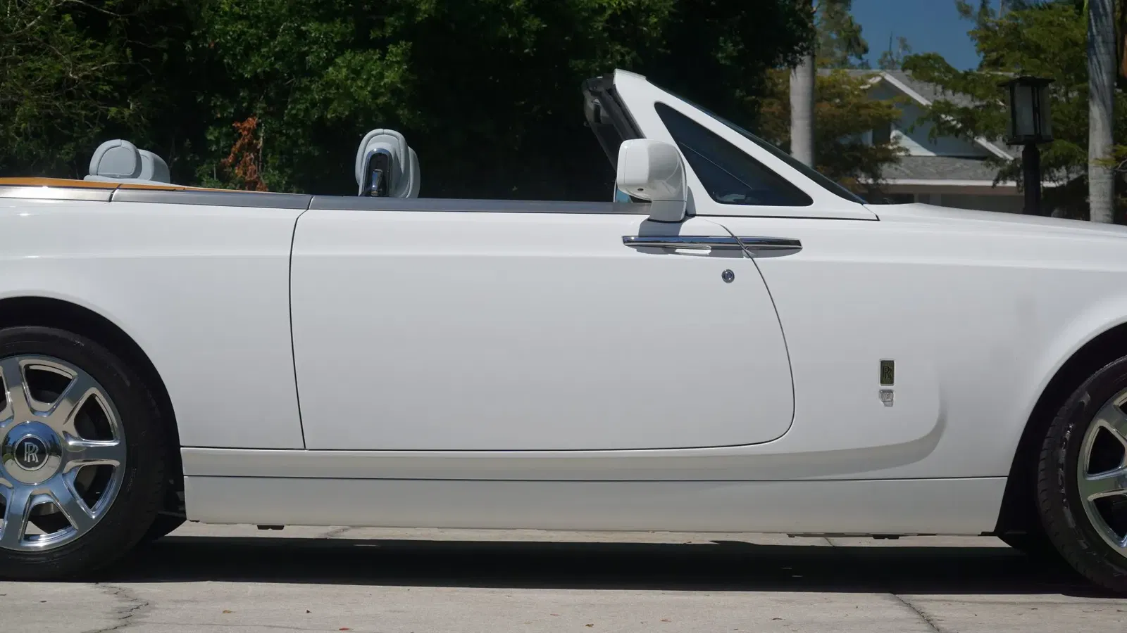1,600-Mile 2015 Rolls-Royce Phantom Drophead Coupe
