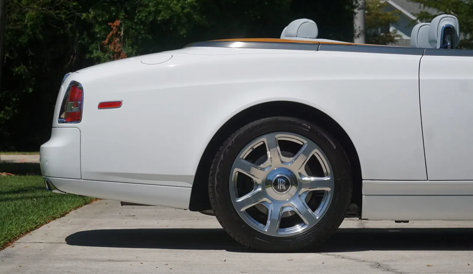 1,600-Mile 2015 Rolls-Royce Phantom Drophead Coupe