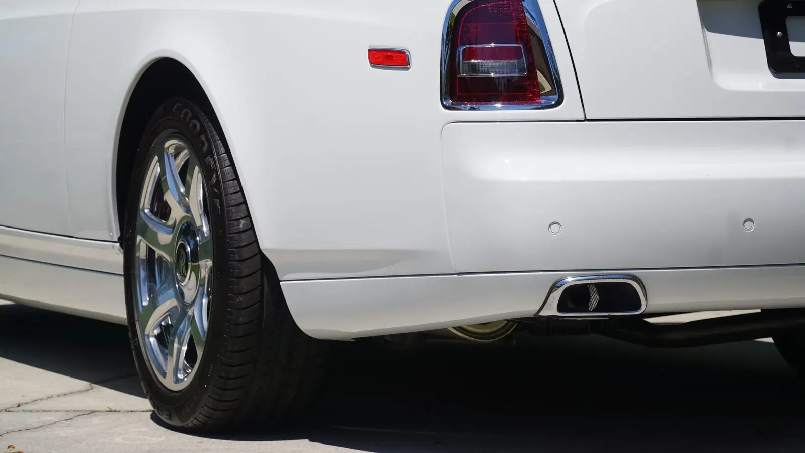 1,600-Mile 2015 Rolls-Royce Phantom Drophead Coupe