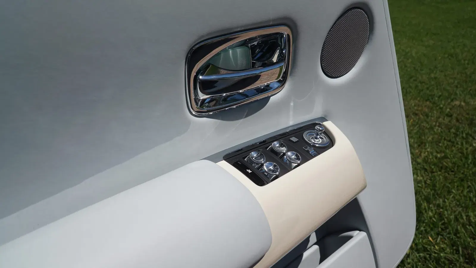 1,600-Mile 2015 Rolls-Royce Phantom Drophead Coupe