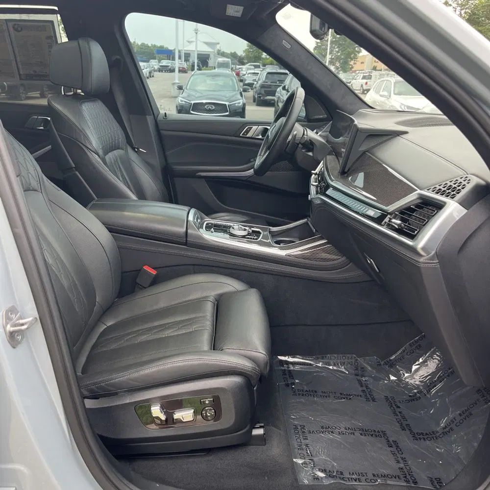 2023 BMW X7 M60i
