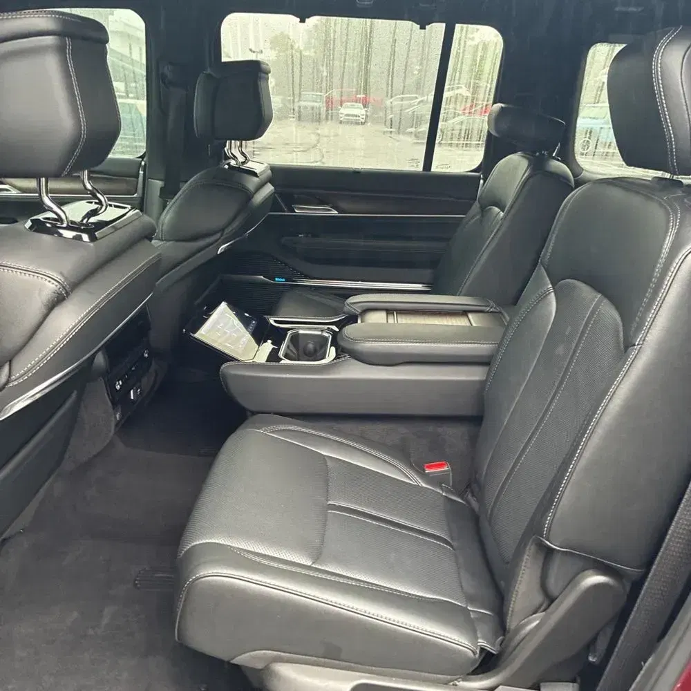 2023 Jeep Grand Wagoneer Base