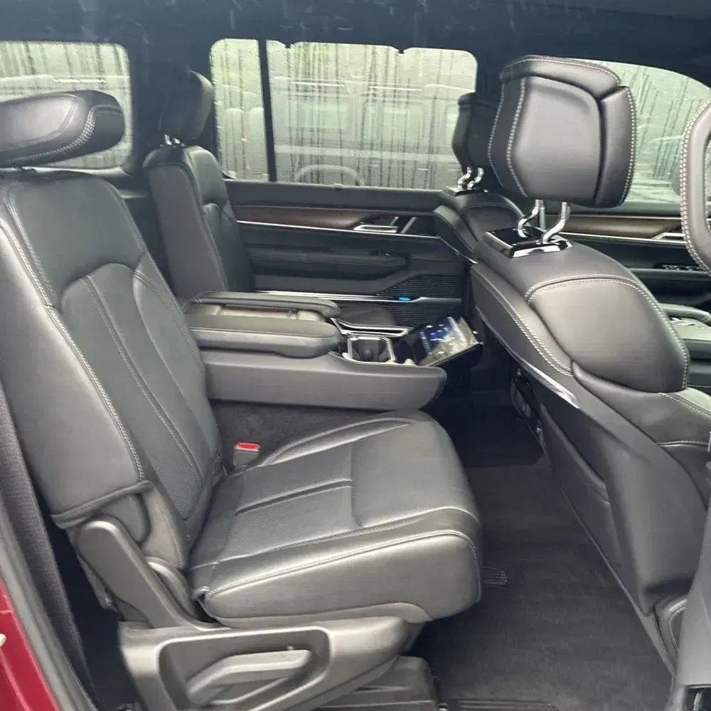 2023 Jeep Grand Wagoneer Base