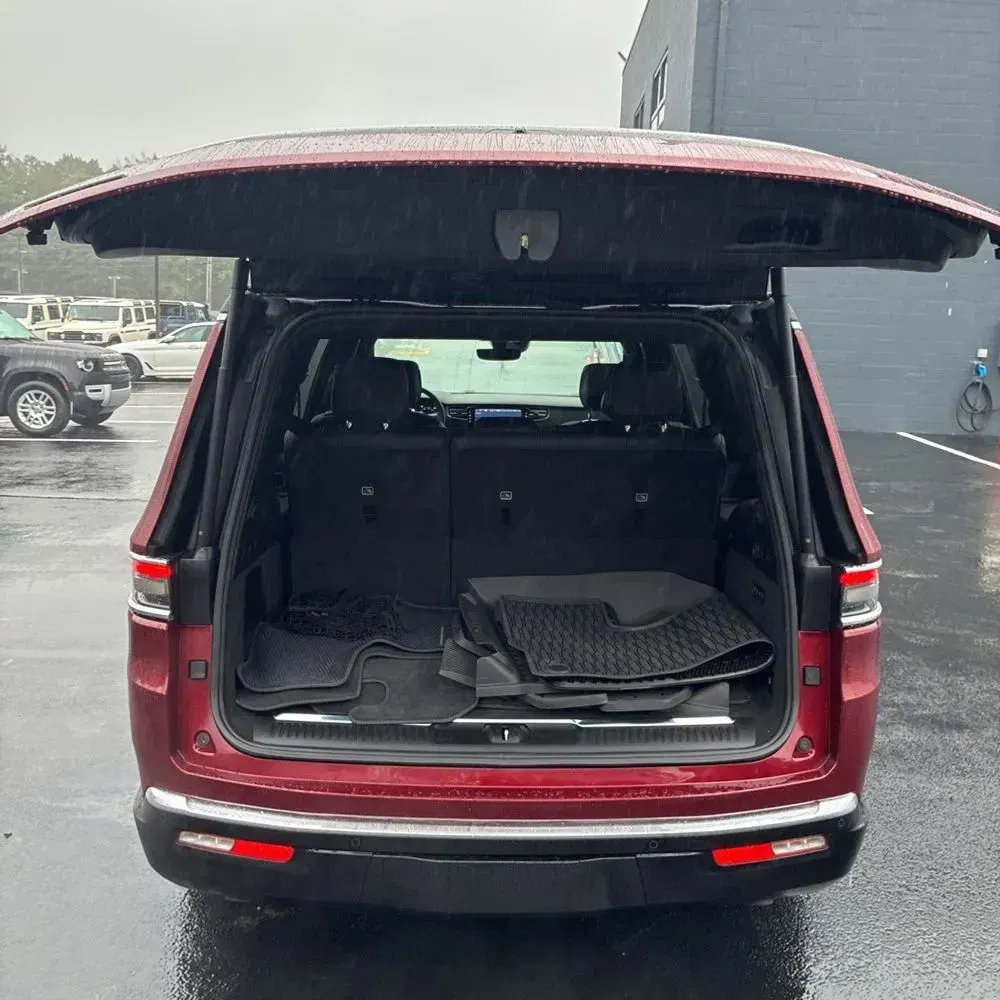 2023 Jeep Grand Wagoneer Base