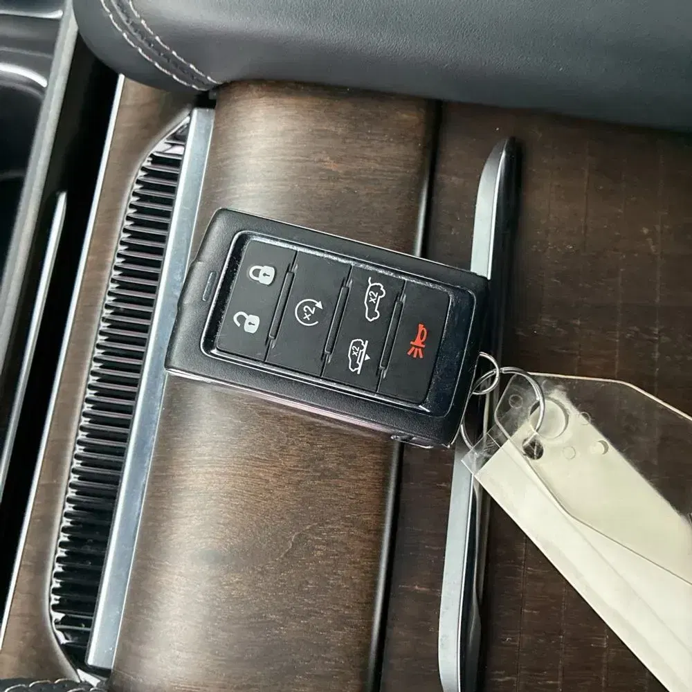 2023 Jeep Grand Wagoneer Base