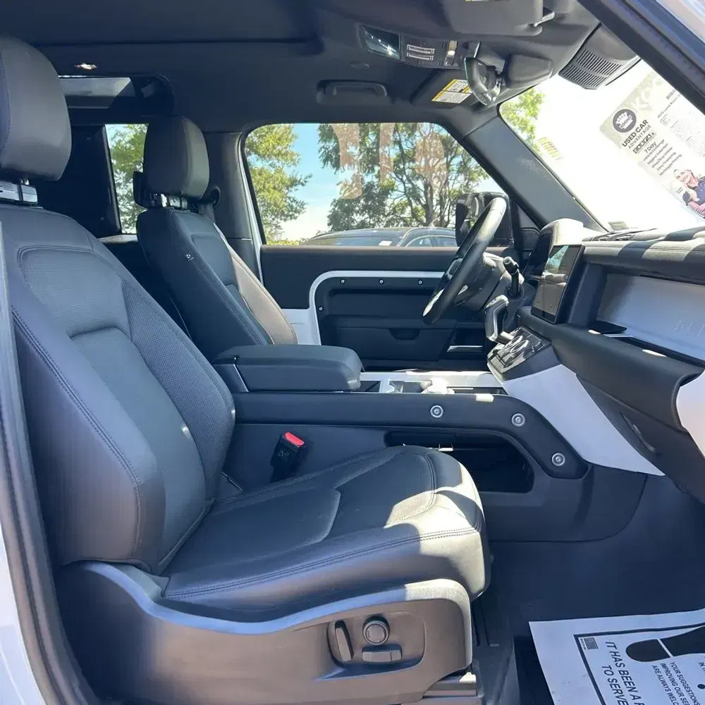 2025 Land Rover Defender 90 P400 X-Dynamic SE