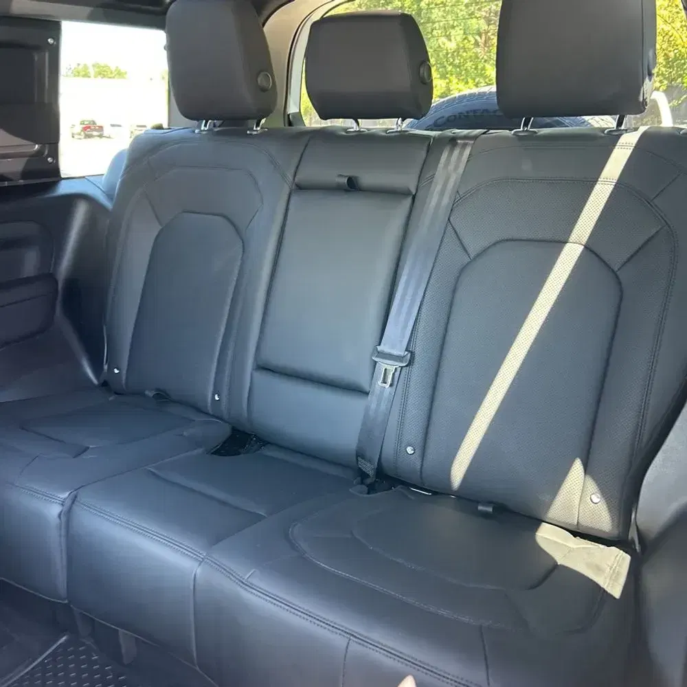 2025 Land Rover Defender 90 P400 X-Dynamic SE