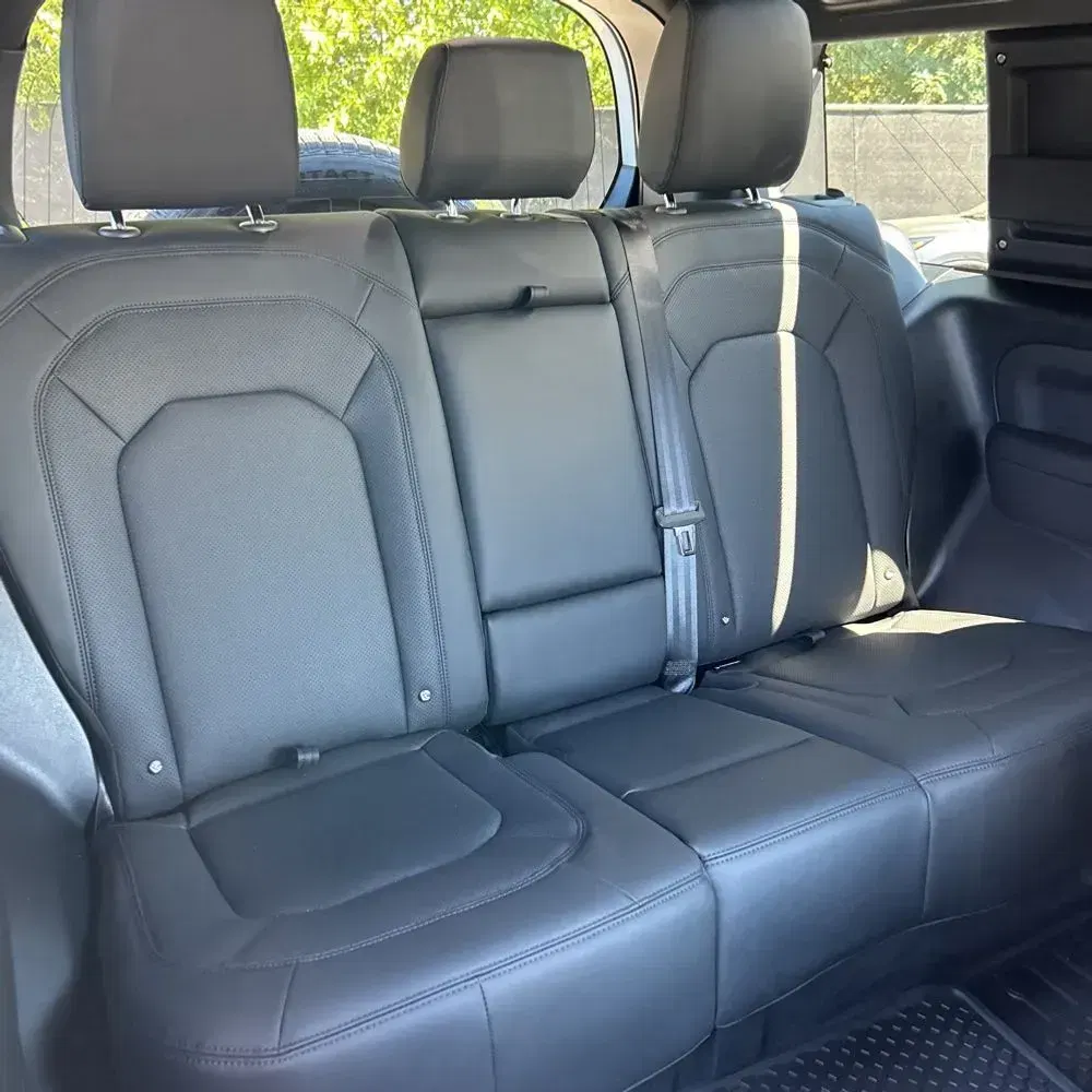 2025 Land Rover Defender 90 P400 X-Dynamic SE
