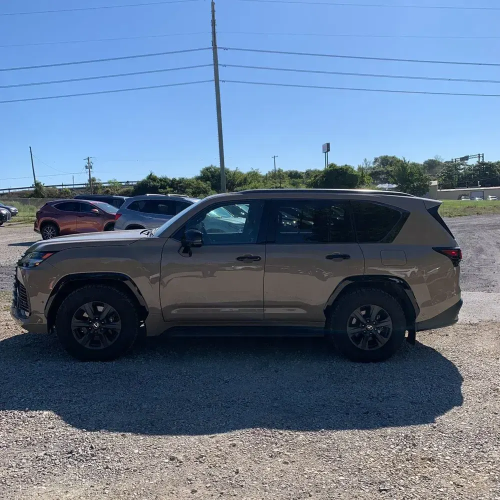 2025 Lexus LX 700h Overtrail