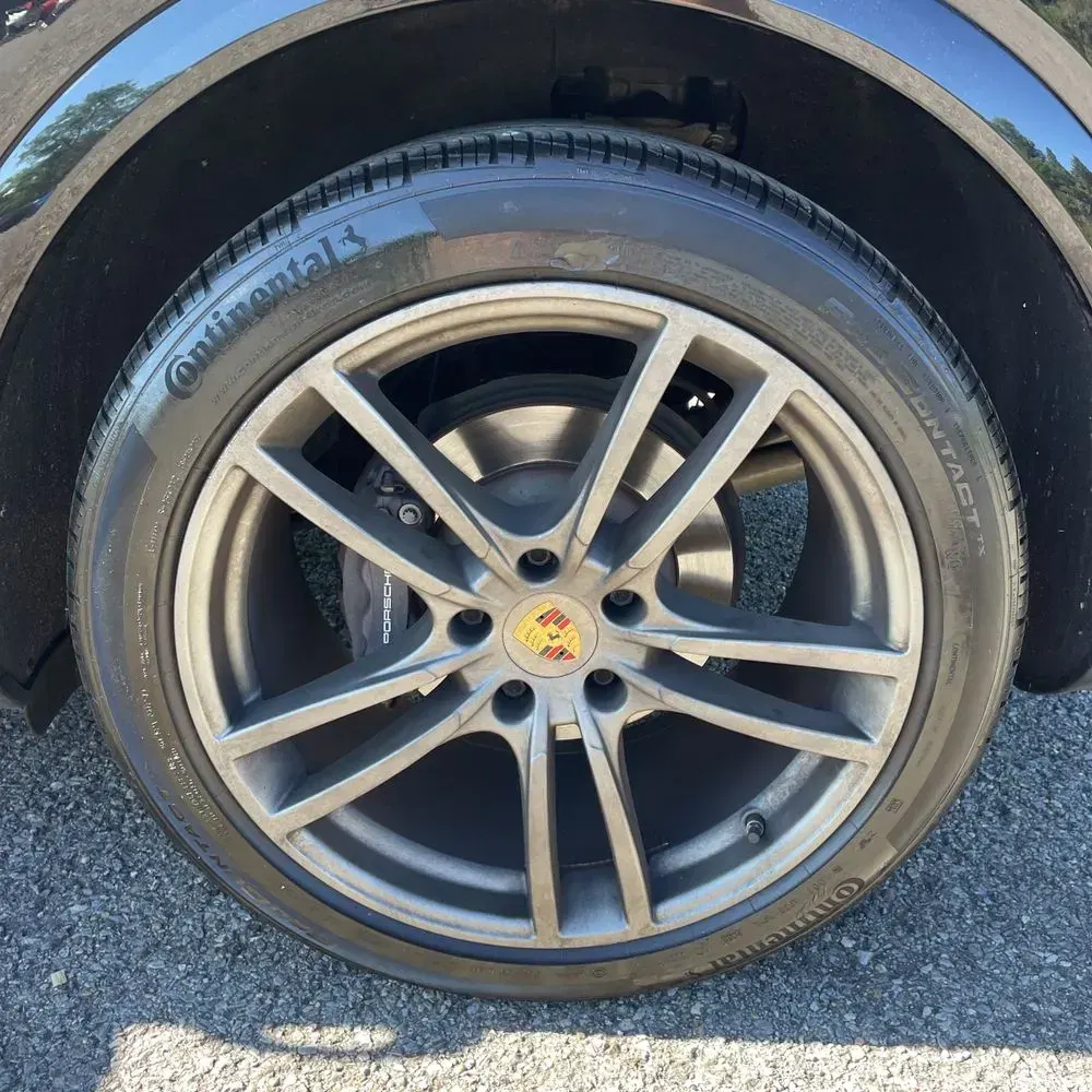 2022 Porsche Cayenne Platinum Edition