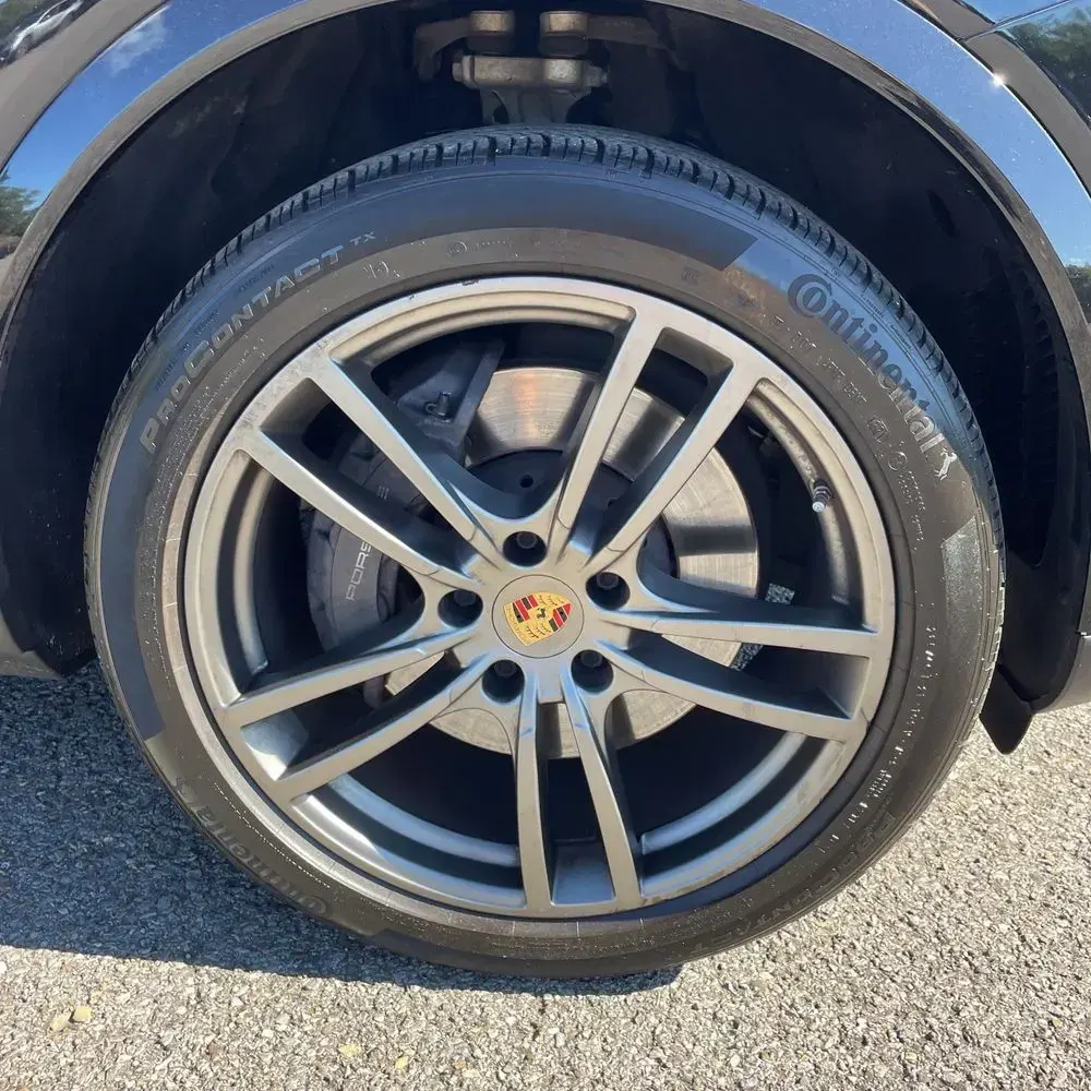2022 Porsche Cayenne Platinum Edition
