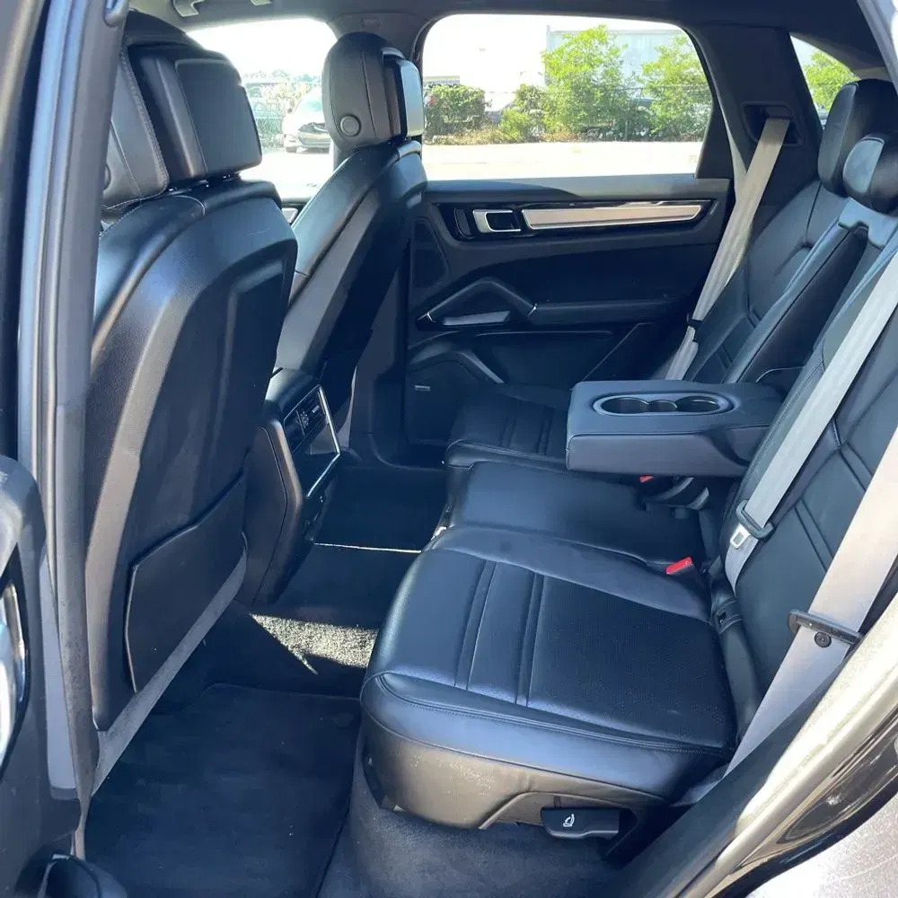2022 Porsche Cayenne Platinum Edition