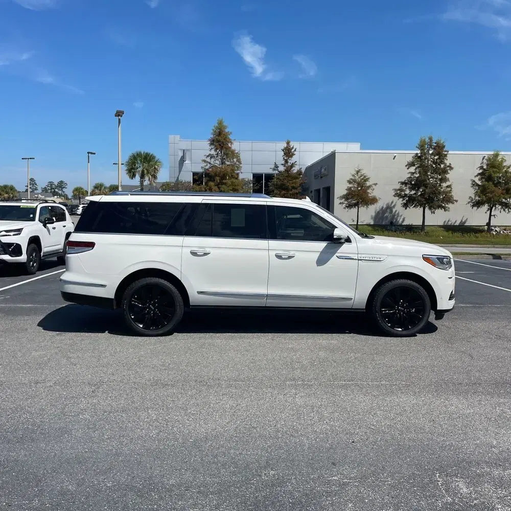 2023 Lincoln Navigator L Reserve