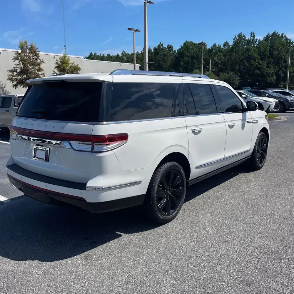2023 Lincoln Navigator L Reserve