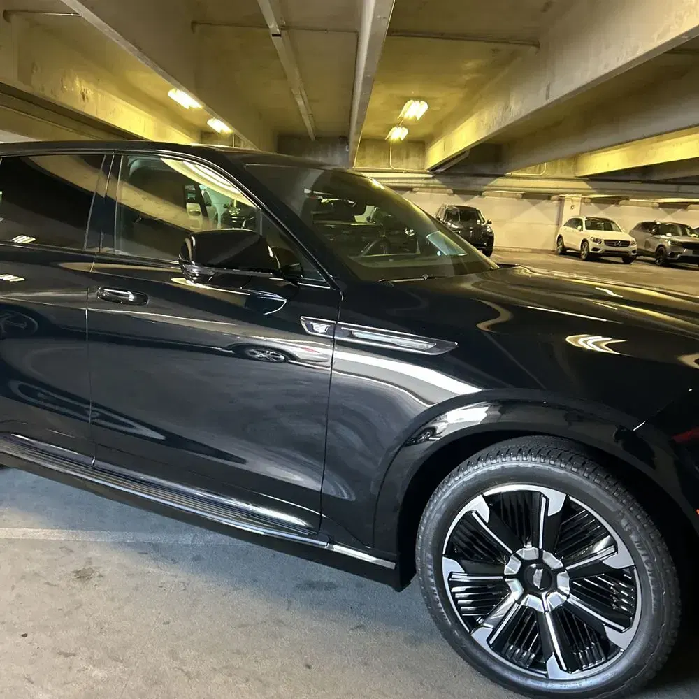 2025 Cadillac Escalade IQ Sport 2