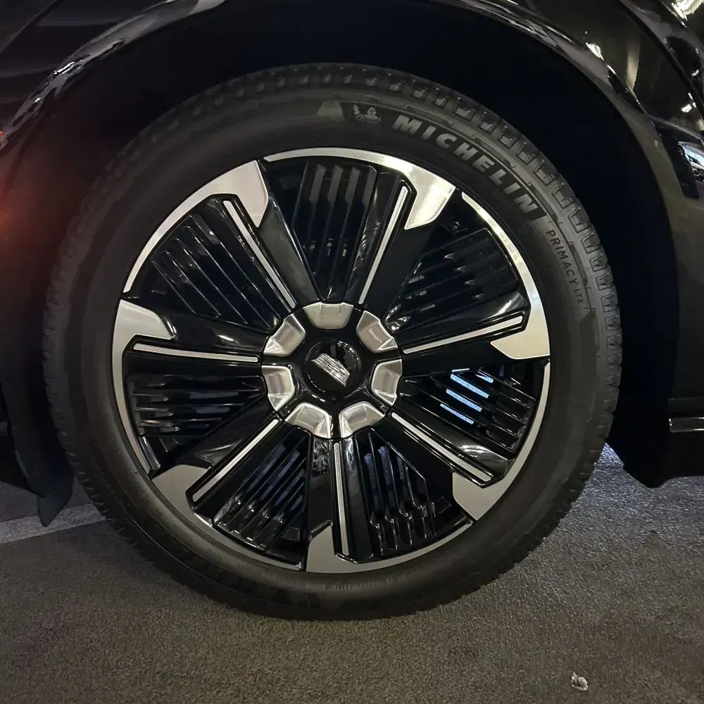 2025 Cadillac Escalade IQ Sport 2