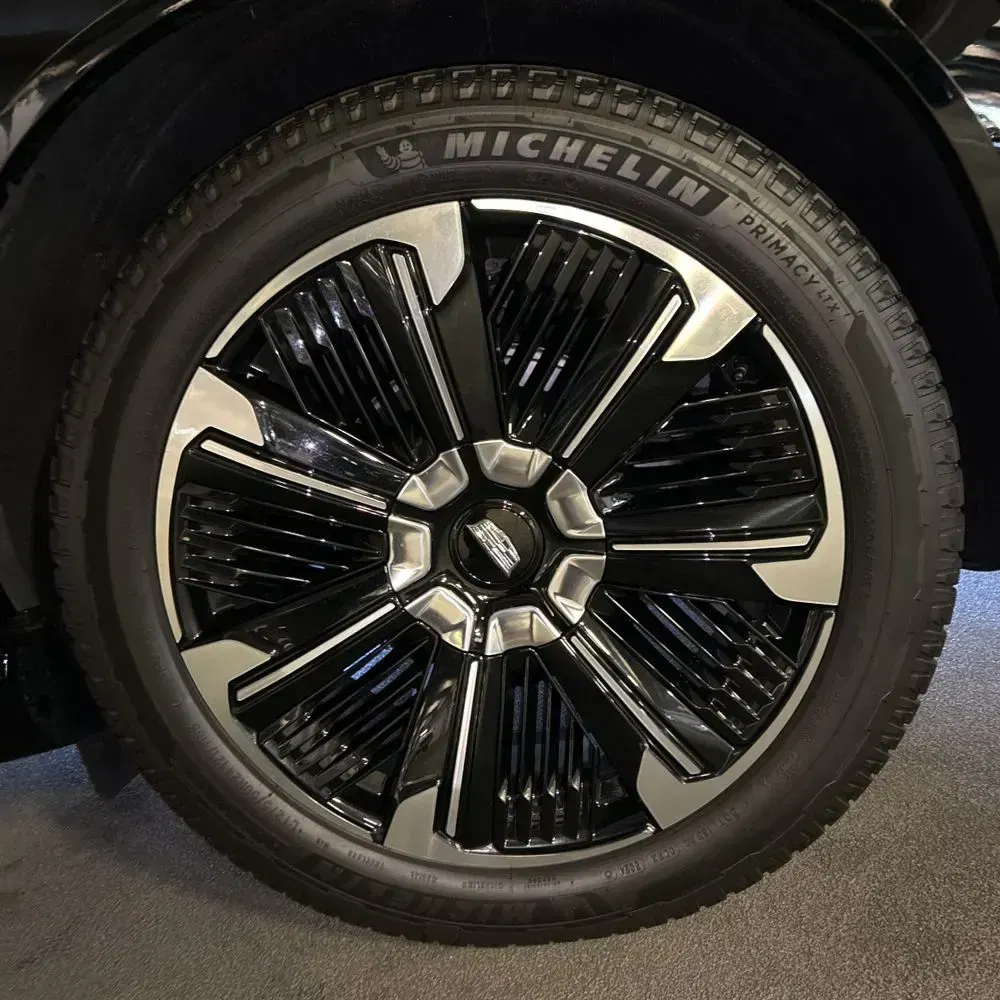 2025 Cadillac Escalade IQ Sport 2