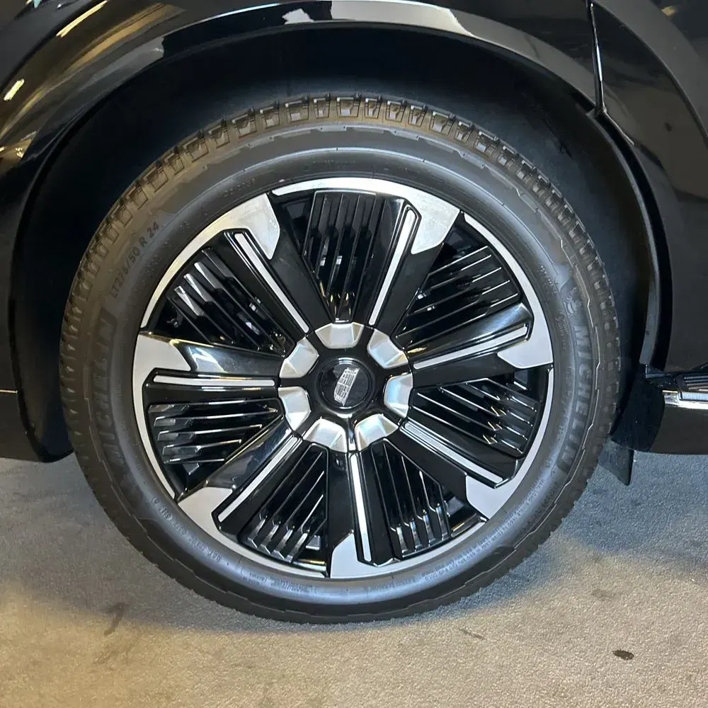 2025 Cadillac Escalade IQ Sport 2