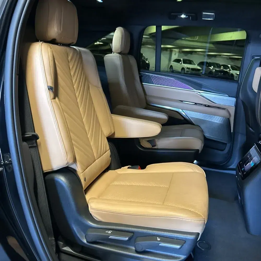 2025 Cadillac Escalade IQ Sport 2