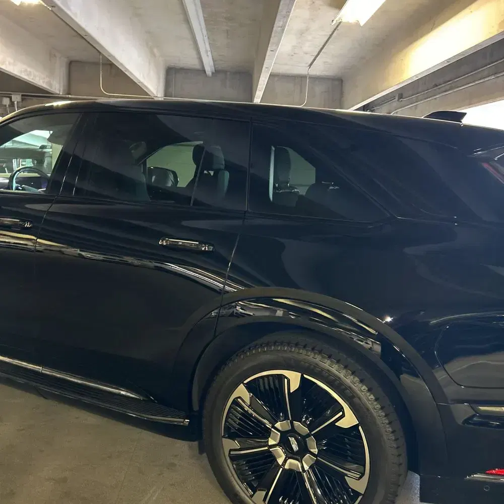 2025 Cadillac Escalade IQ Sport 2