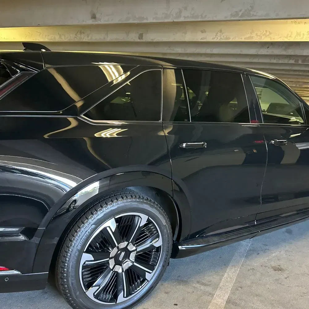 2025 Cadillac Escalade IQ Sport 2
