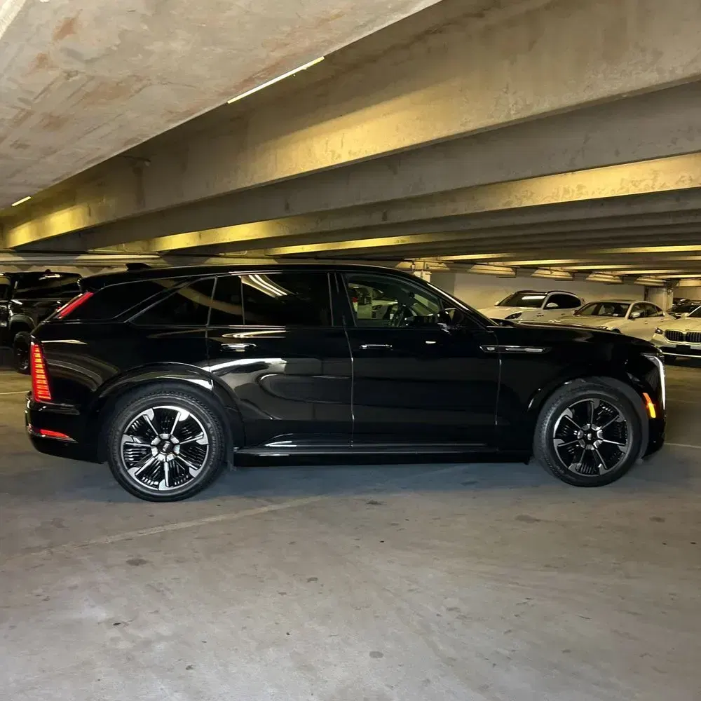 2025 Cadillac Escalade IQ Sport 2
