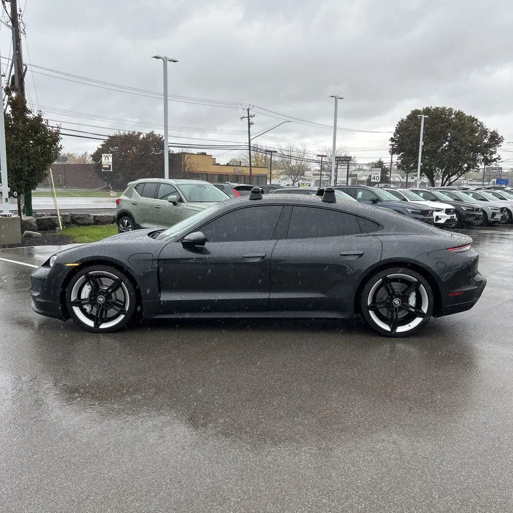 2022 Porsche Taycan Base