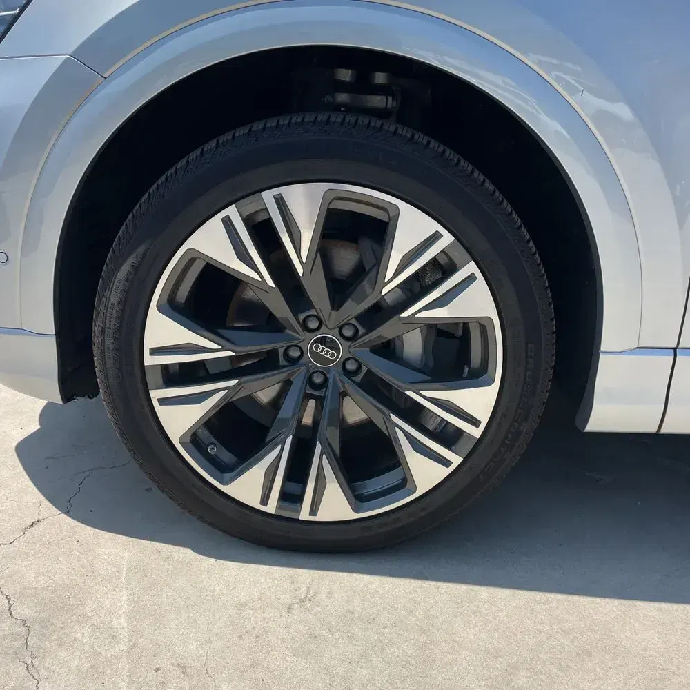 2025 Audi Q8 Premium 55