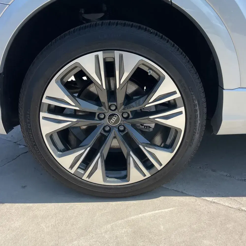 2025 Audi Q8 Premium 55