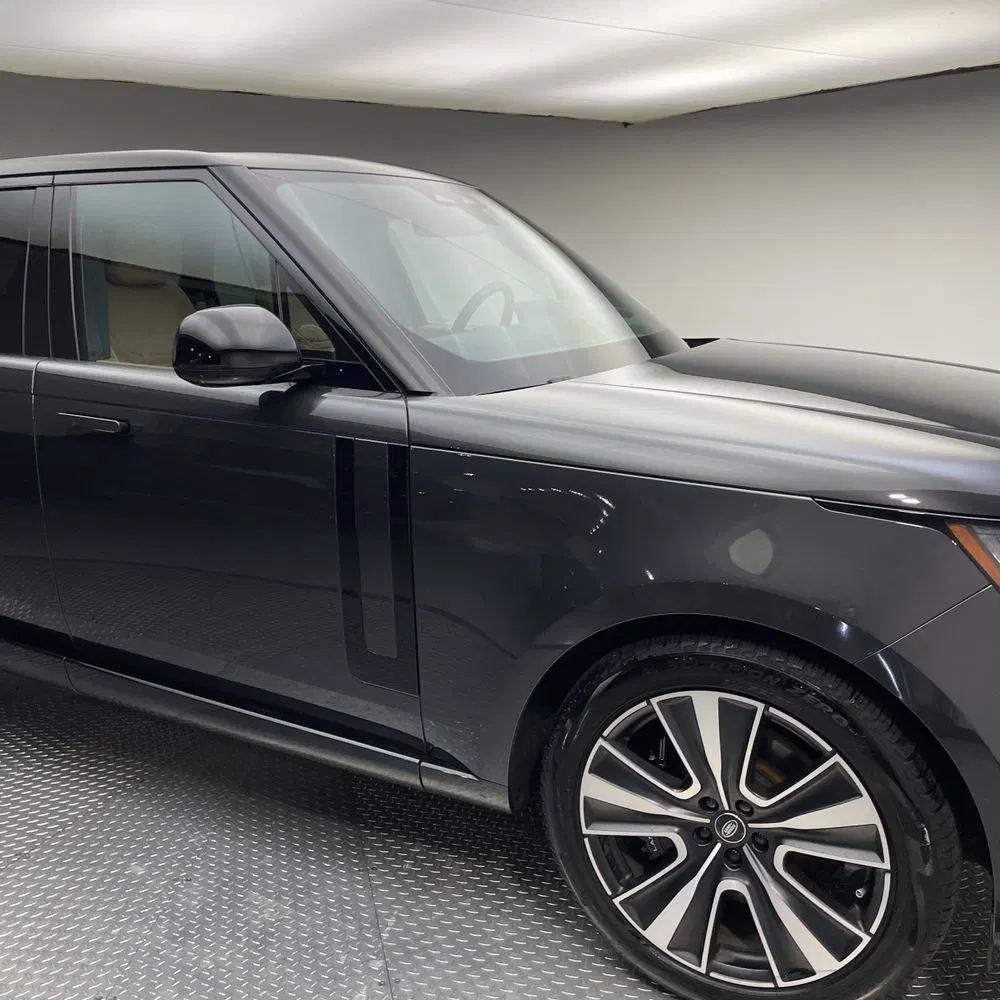 2025 Land Rover Range Rover SE P550e