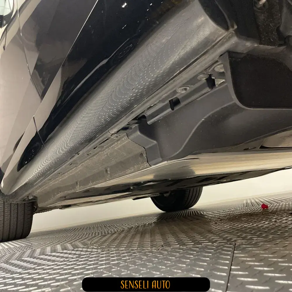 2025 Land Rover Range Rover SE P550e