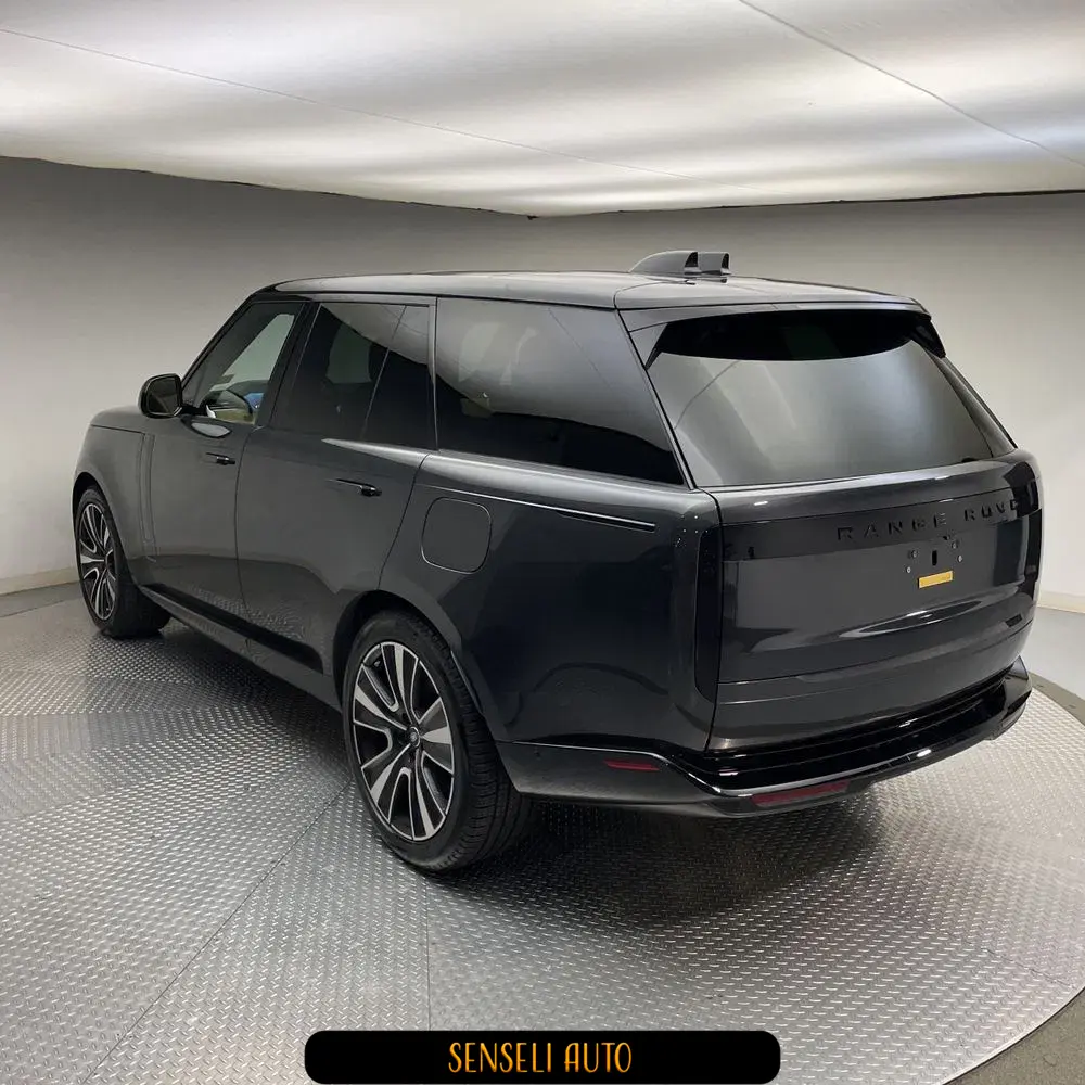 2025 Land Rover Range Rover SE P550e